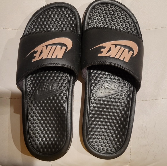 Nike Women's Slide - Picture 4 of 8